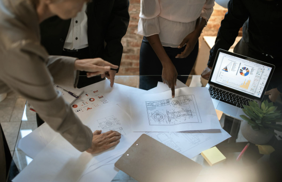 Team reviewing contractor performance dashboards on-site at a modern construction project